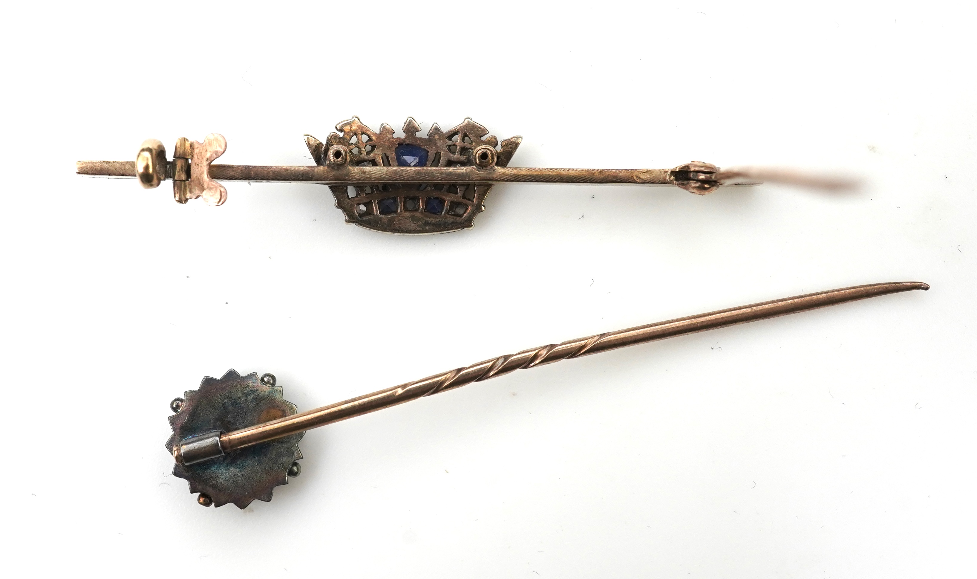 A bar brooch and a stick pin, late 19th/early 20th century